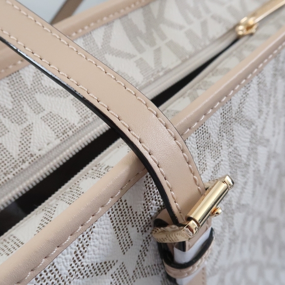 SOLD!!!🌼Michael Kors Jet Set Travel Tote Vanilla - Picture 9 of 15